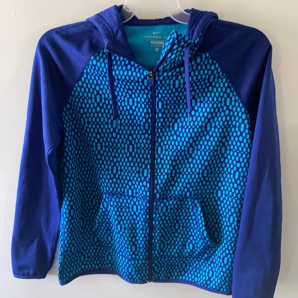 Women’s Nike sweater therma fit size medium
